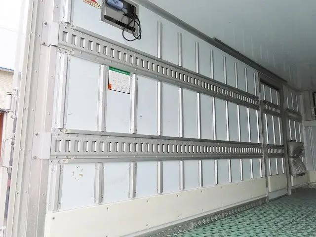 いすゞエルフ冷凍車（冷蔵車）小型（2t・3t）[写真11]