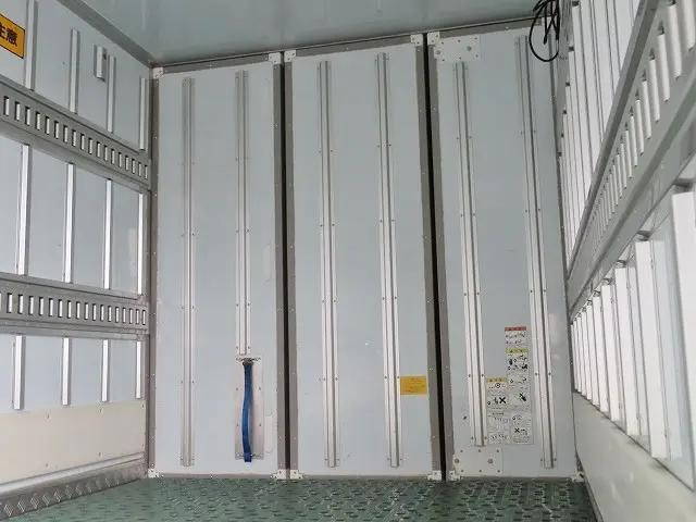 いすゞエルフ冷凍車（冷蔵車）小型（2t・3t）[写真14]