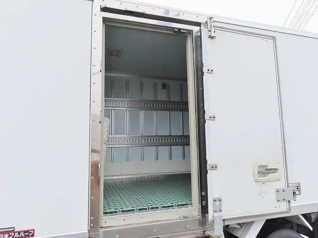 いすゞエルフ冷凍車（冷蔵車）小型（2t・3t）[写真15]