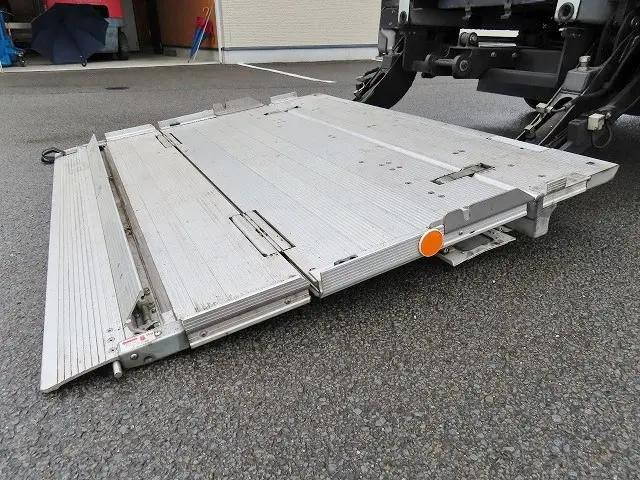 いすゞエルフ冷凍車（冷蔵車）小型（2t・3t）[写真16]