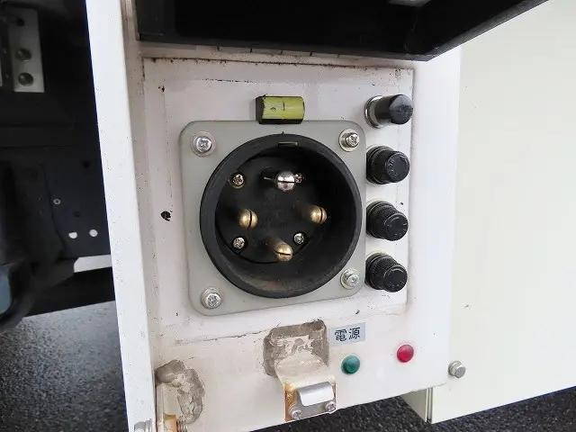 いすゞエルフ冷凍車（冷蔵車）小型（2t・3t）[写真18]