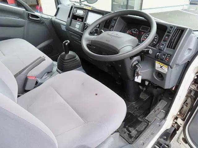 いすゞエルフ冷凍車（冷蔵車）小型（2t・3t）[写真21]