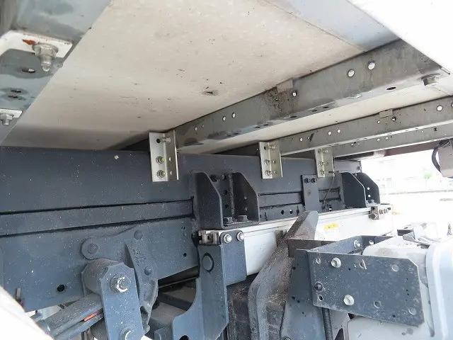 いすゞエルフ冷凍車（冷蔵車）小型（2t・3t）[写真38]