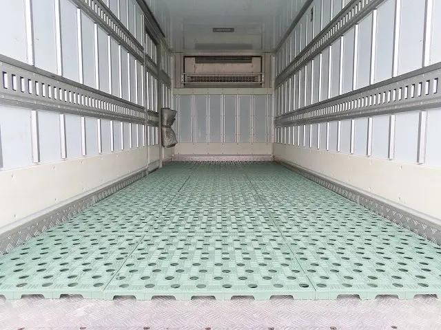 いすゞエルフ冷凍車（冷蔵車）小型（2t・3t）[写真09]