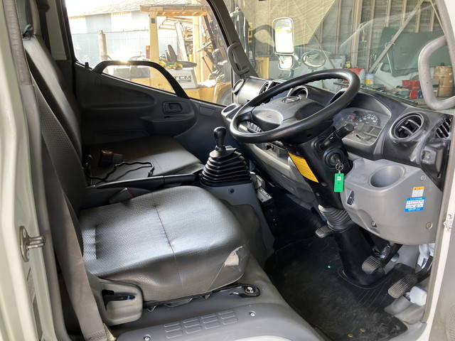 日野デュトロコンテナ専用車小型（2t・3t）[写真33]