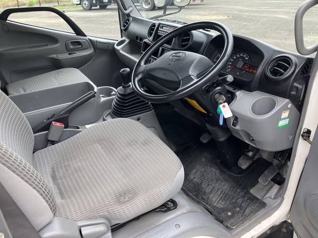 日野デュトロアルミブロック小型（2t・3t）[写真28]