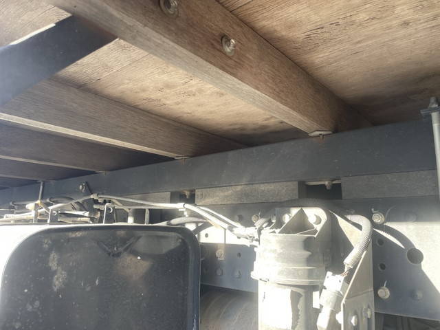 三菱ふそうキャンター平ボディ小型（2t・3t）[写真12]