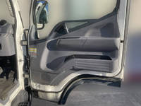 三菱ふそうキャンター平ボディ小型（2t・3t）[写真18]