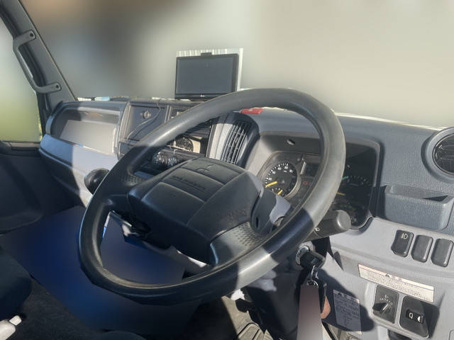 三菱ふそうキャンター平ボディ小型（2t・3t）[写真21]