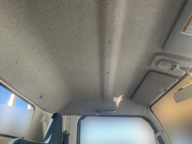 三菱ふそうキャンター平ボディ小型（2t・3t）[写真22]