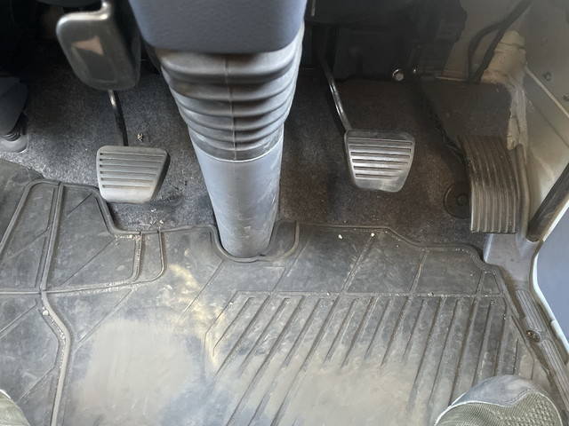 三菱ふそうキャンター平ボディ小型（2t・3t）[写真27]