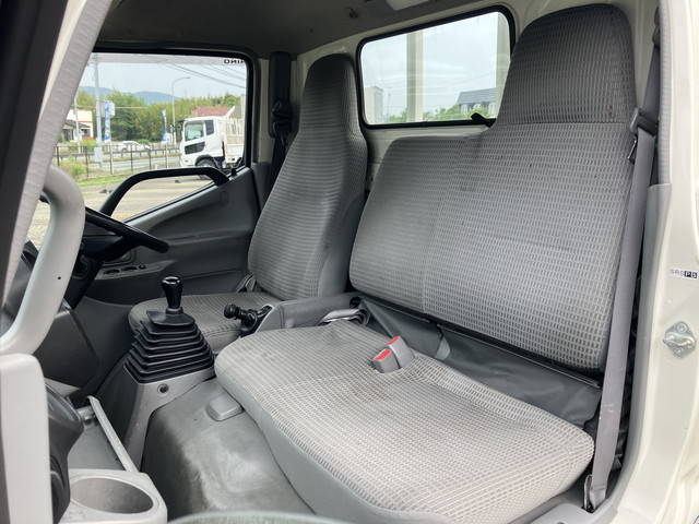 日野デュトロ平ボディ小型（2t・3t）[写真28]