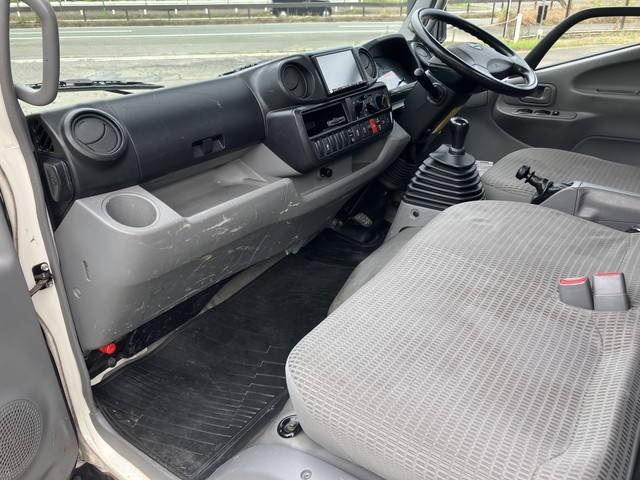 日野デュトロ平ボディ小型（2t・3t）[写真30]