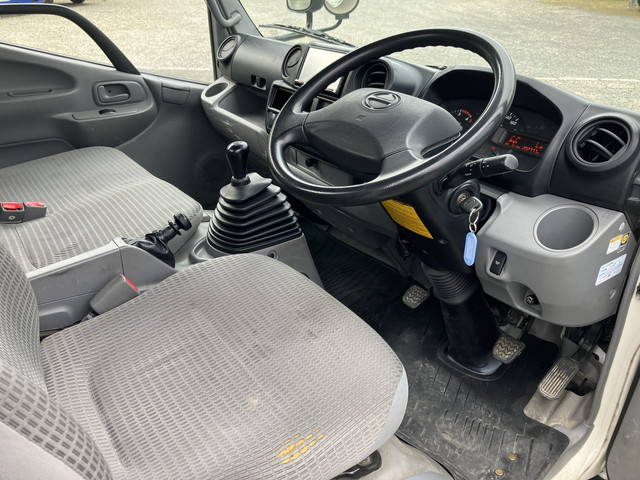 日野デュトロ平ボディ小型（2t・3t）[写真31]