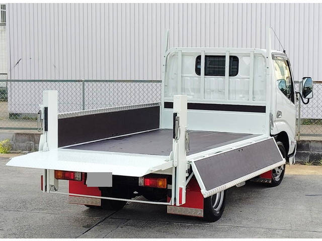 トヨタトヨエース平ボディ小型（2t・3t）[写真06]