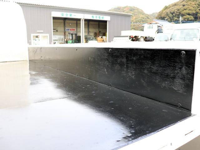 いすゞエルフ平ボディ小型（2t・3t）[写真11]