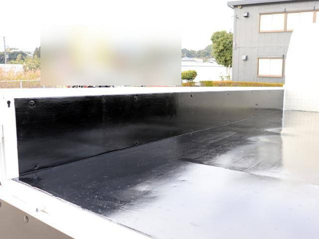 いすゞエルフ平ボディ小型（2t・3t）[写真12]