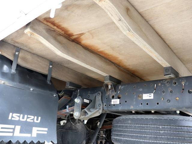 いすゞエルフ平ボディ小型（2t・3t）[写真17]