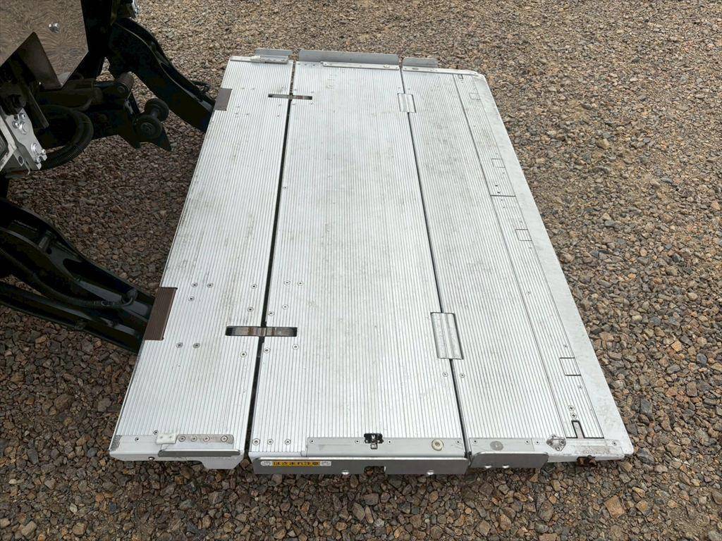 いすゞエルフ冷凍車（冷蔵車）小型（2t・3t）[写真11]