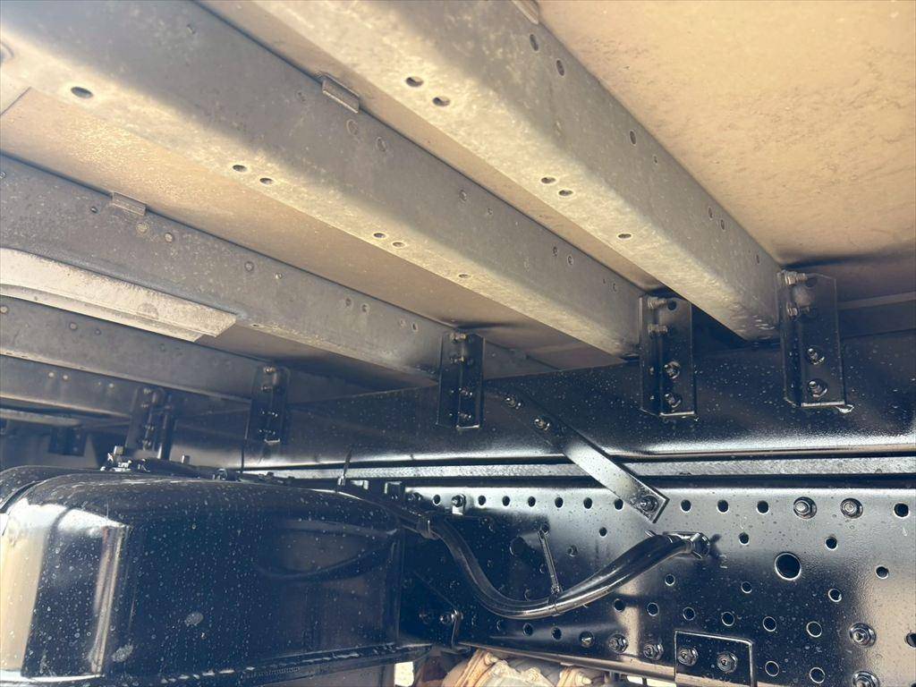 いすゞエルフ冷凍車（冷蔵車）小型（2t・3t）[写真16]