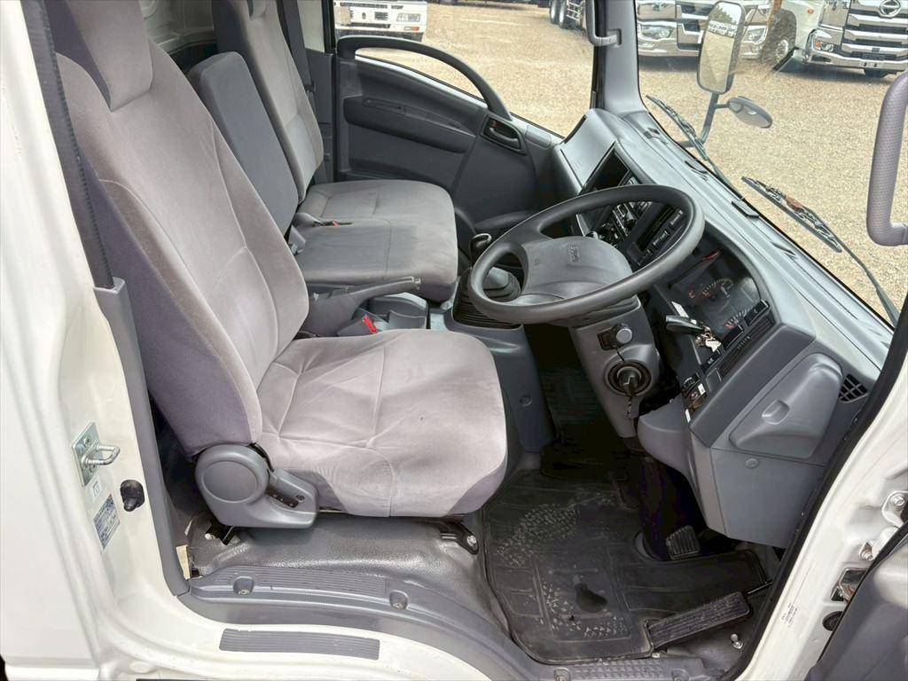 いすゞエルフ冷凍車（冷蔵車）小型（2t・3t）[写真20]