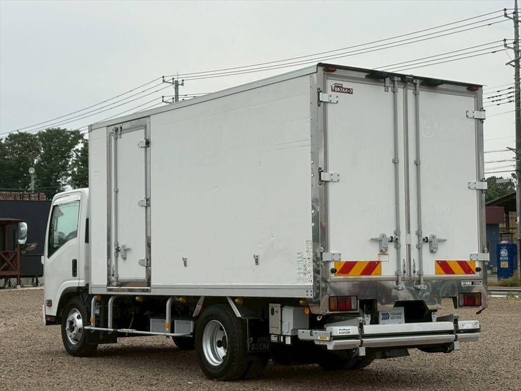 いすゞエルフ冷凍車（冷蔵車）小型（2t・3t）[写真03]