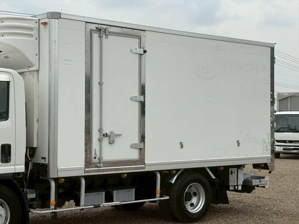 いすゞエルフ冷凍車（冷蔵車）小型（2t・3t）[写真06]