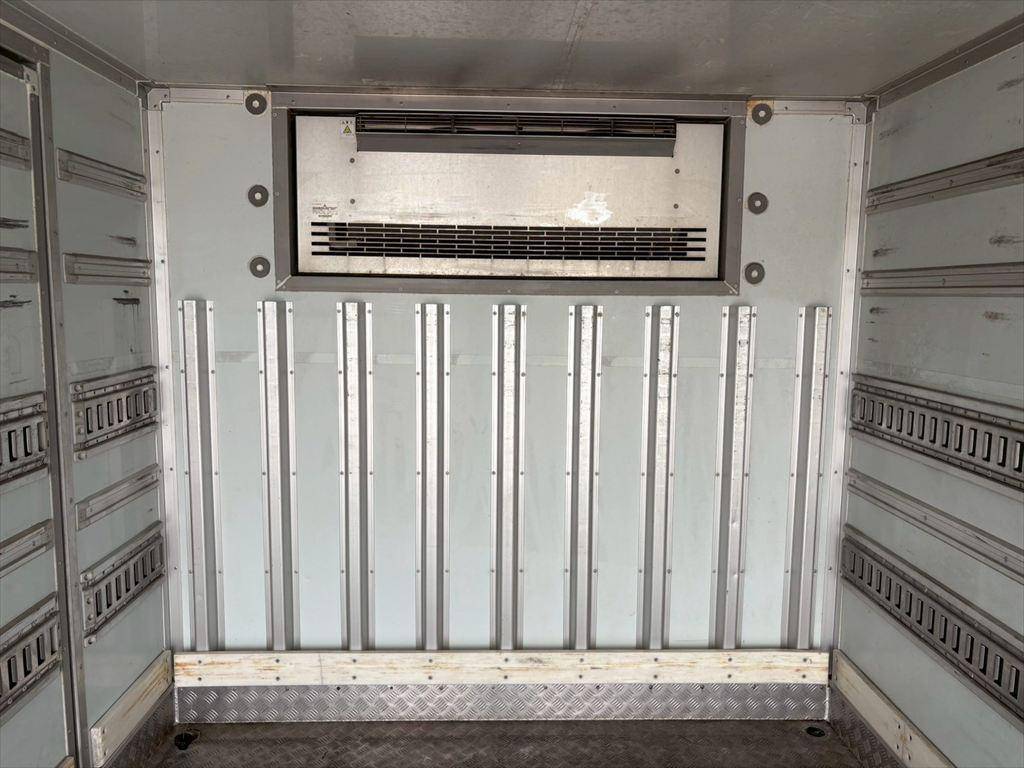 いすゞエルフ冷凍車（冷蔵車）小型（2t・3t）[写真07]