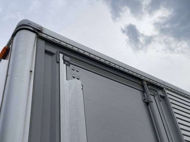 三菱ふそうキャンターアルミバン小型（2t・3t）[写真10]