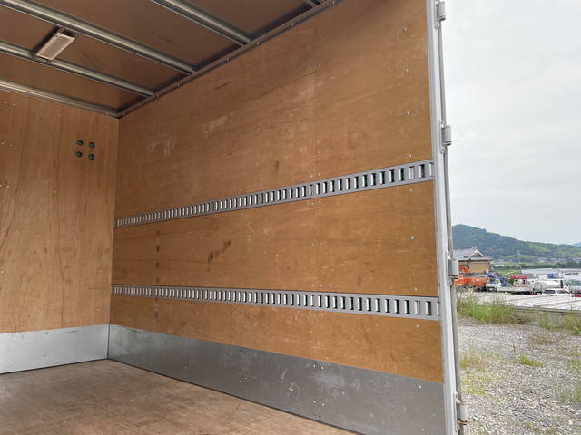 三菱ふそうキャンターアルミバン小型（2t・3t）[写真13]