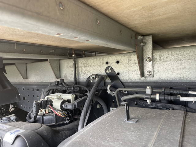 三菱ふそうキャンターアルミバン小型（2t・3t）[写真22]