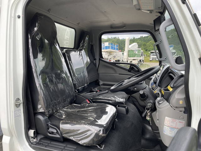 三菱ふそうキャンターアルミバン小型（2t・3t）[写真29]