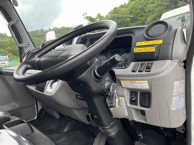 三菱ふそうキャンターアルミバン小型（2t・3t）[写真31]