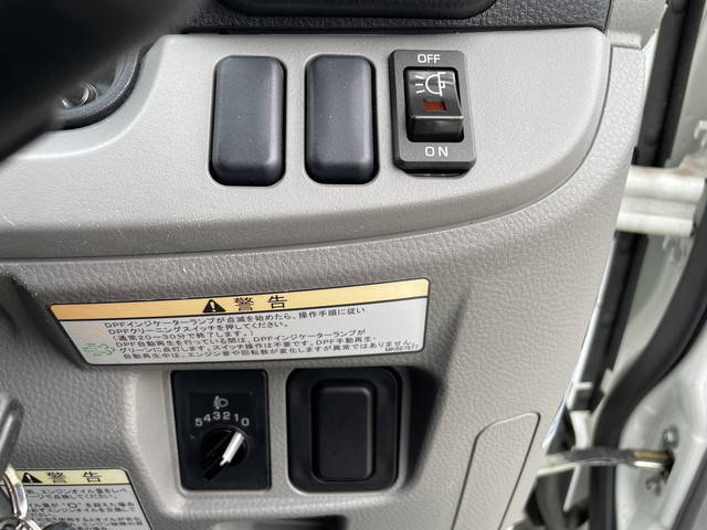 三菱ふそうキャンターアルミバン小型（2t・3t）[写真37]