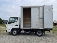 三菱ふそうキャンターアルミバン小型（2t・3t）[写真07]