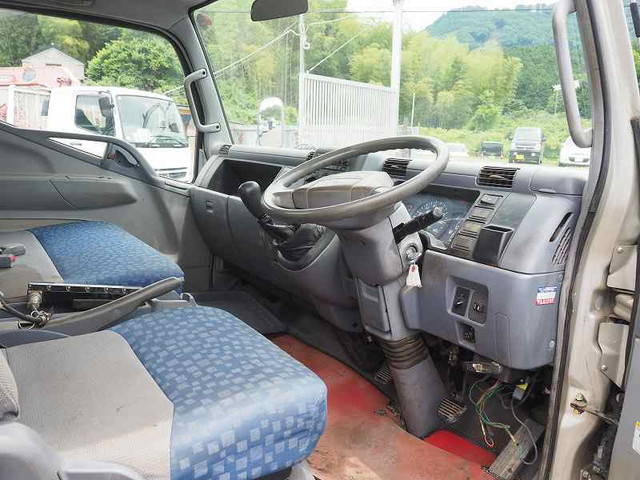三菱ふそうキャンターシャーシ小型（2t・3t）[写真33]