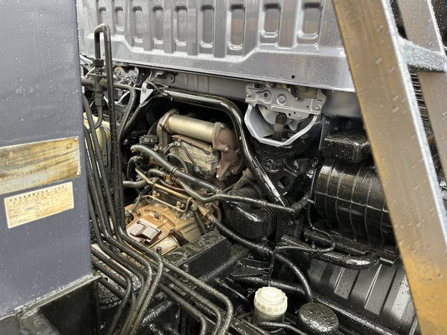 いすゞフォワード穴掘建柱車中型（4t）[写真16]