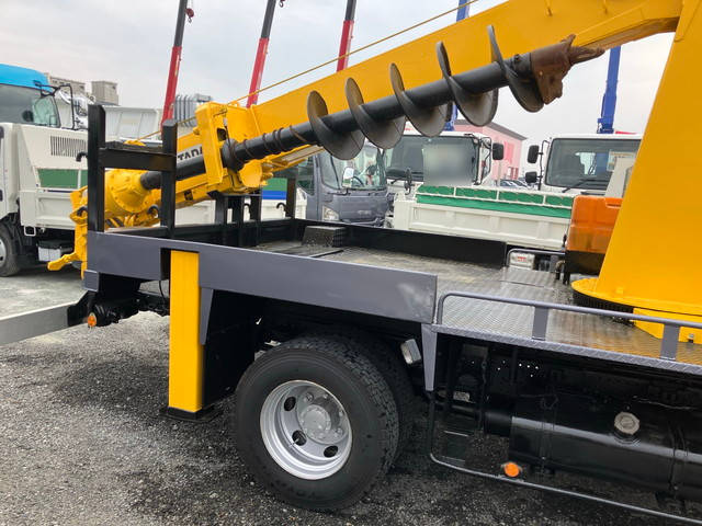 いすゞフォワード穴掘建柱車中型（4t）[写真05]