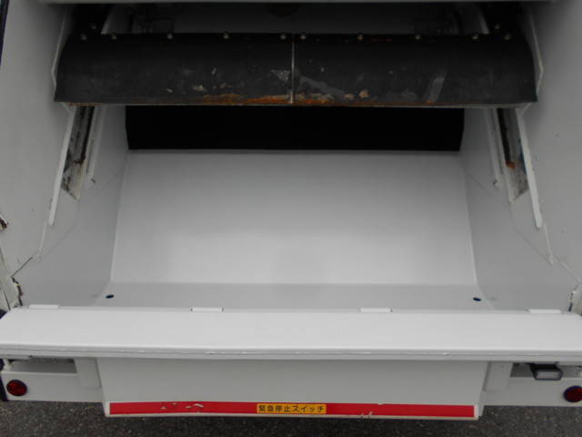 三菱ふそうキャンターパッカー車（塵芥車）小型（2t・3t）[写真12]