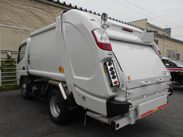 三菱ふそうキャンターパッカー車（塵芥車）小型（2t・3t）[写真02]
