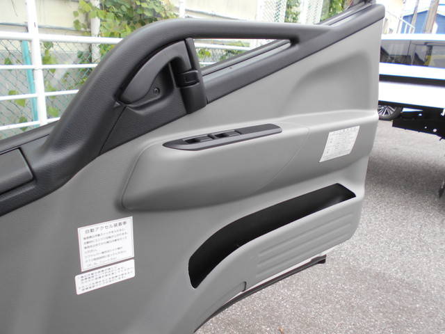 三菱ふそうキャンターパッカー車（塵芥車）小型（2t・3t）[写真38]