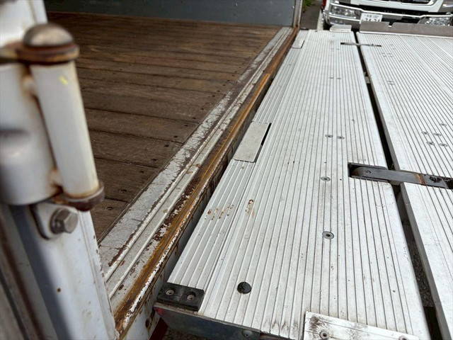 日野デュトロアルミバン小型（2t・3t）[写真12]