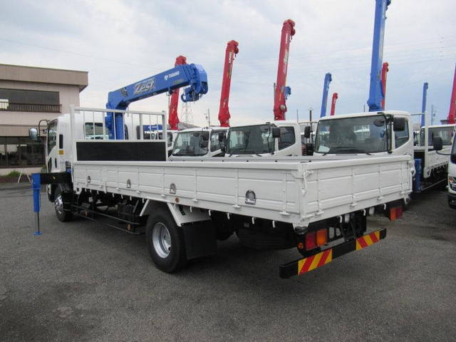 いすゞフォワードクレーン4段中型（4t）[写真02]