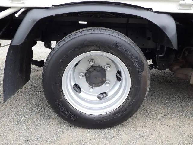 トヨタトヨエース平ボディ小型（2t・3t）[写真16]