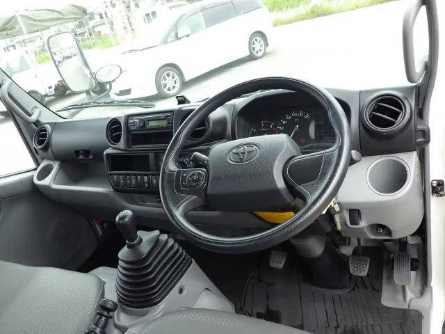 トヨタトヨエース平ボディ小型（2t・3t）[写真28]