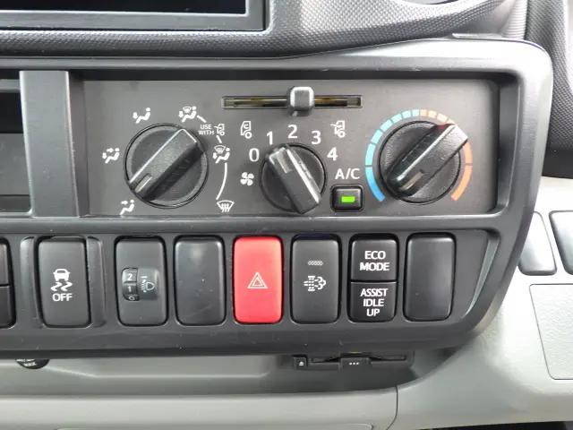 トヨタトヨエース平ボディ小型（2t・3t）[写真32]