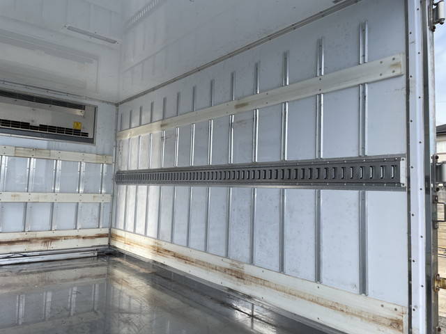 いすゞエルフ冷凍車（冷蔵車）小型（2t・3t）[写真12]