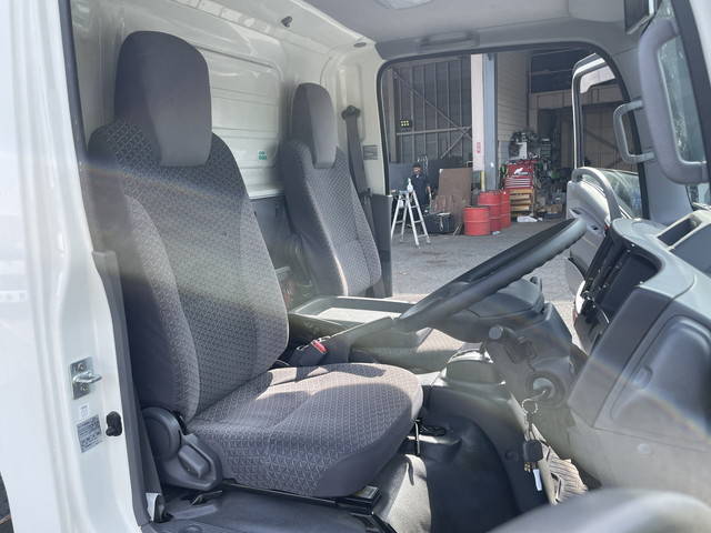 いすゞエルフ冷凍車（冷蔵車）小型（2t・3t）[写真32]