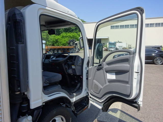 いすゞエルフアルミバン小型（2t・3t）[写真29]