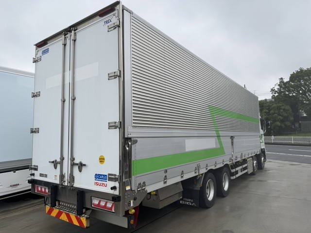 いすゞギガアルミウイング大型（10t）[写真02]